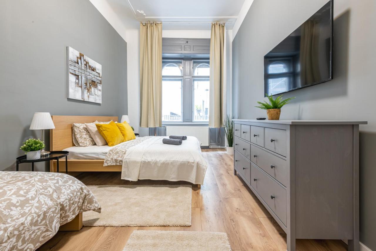 Deluxe Kazincy Apartment In The Heart Of Budapest Eksteriør billede
